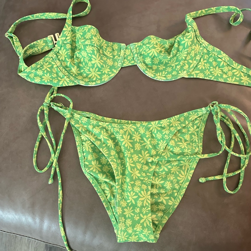 Kulani Kinis bikini set in size small. Brand new selling as a set.
